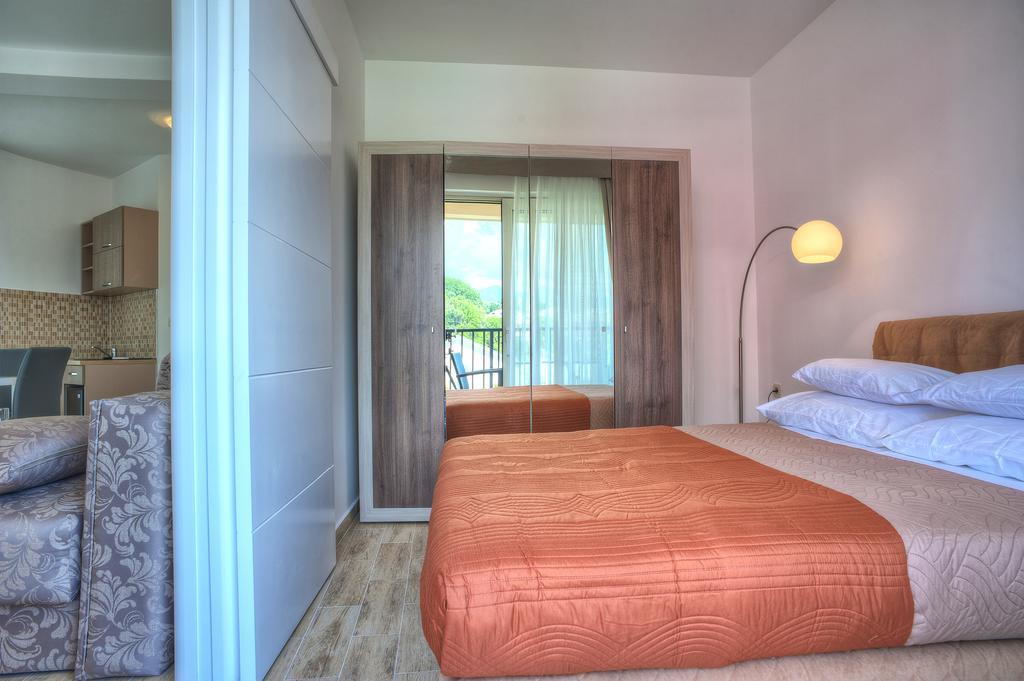 Guest House Przno Bay Sveti Stefan Ngoại thất bức ảnh