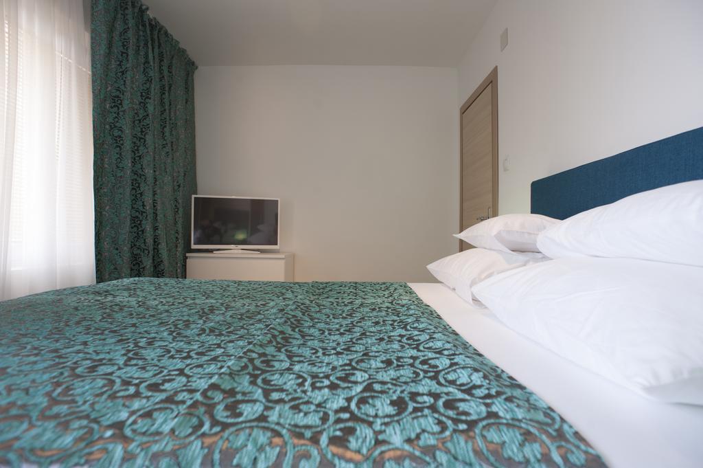 Guest House Przno Bay Sveti Stefan Ngoại thất bức ảnh