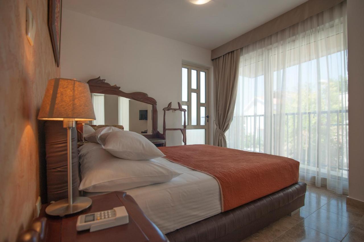 Guest House Przno Bay Sveti Stefan Ngoại thất bức ảnh