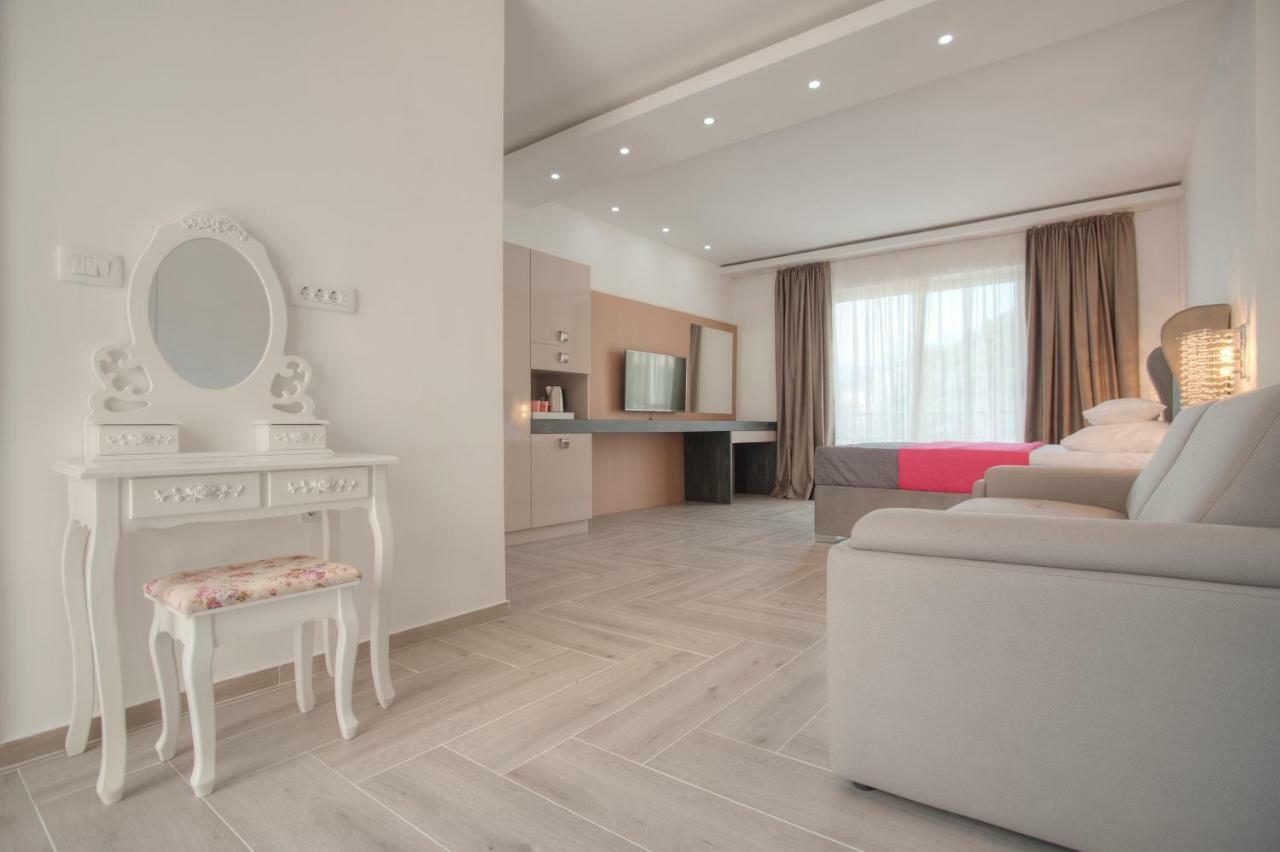 Guest House Przno Bay Sveti Stefan Ngoại thất bức ảnh